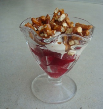 strawberry pretzel dessert