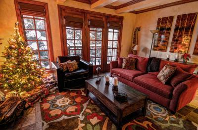 creekside_christmas_livingroom