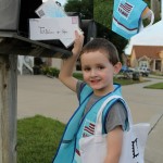 DIY: Dress up - Mailman with a vest, mailbag and letters
