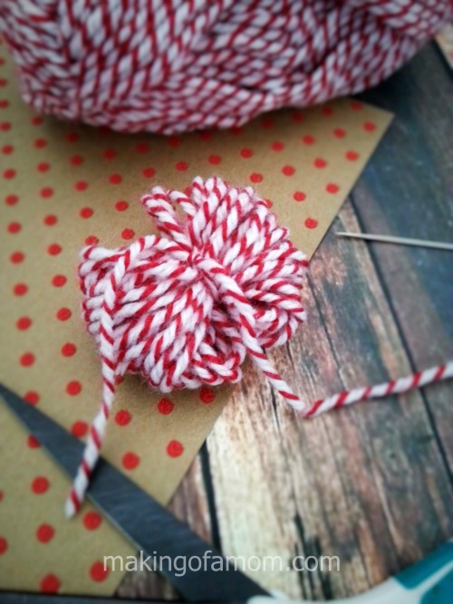 Knot-PomPom-Garland